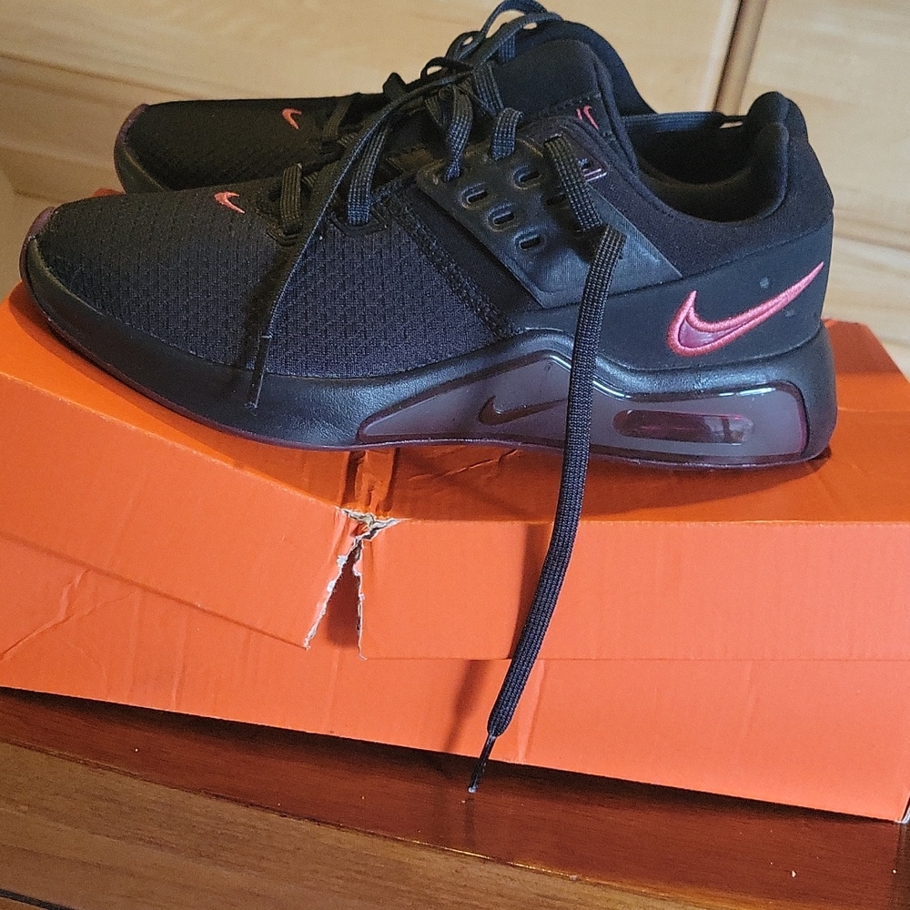 SIZE 5.5 NIKE AIR MAX BELLA